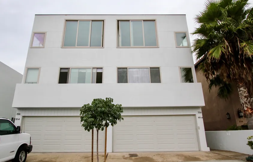 BUILDING WITH TWO GARAGES AND SPACE FOR COMMUNITY ACTIVITIES