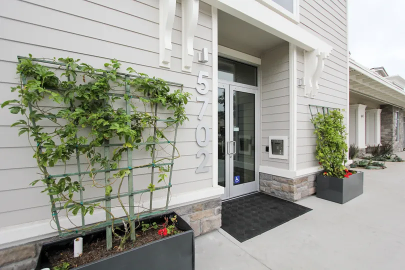 Minimal modern landscape and wheelchair accessible entrance to Rosemont Condos, La Jolla, California