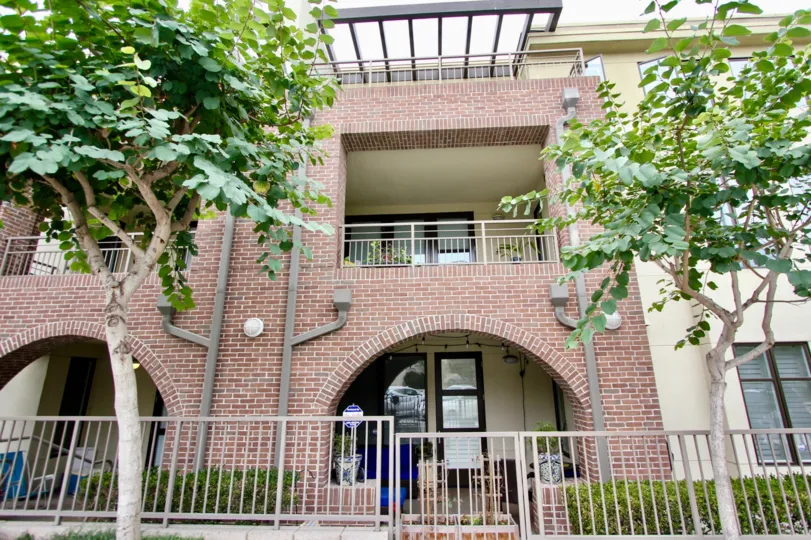 THE APARTMENT IN THE SEAHAUS WITH THE BRICKS WALL, STEEL GATE, BALCONI, FLOWER POT, TREES, PLANTS