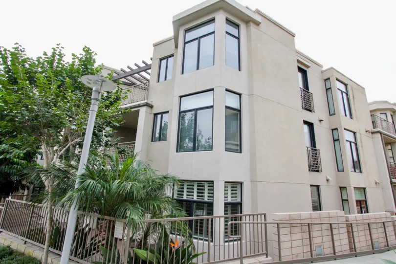 THE Seahaus IN LA JOLLA MOST ATTRACTIVE PLACE LOOKING VERY BEAUTIFUL WITH GARDEN COMFORT CLIMATE VISIT IN WEEKEND
