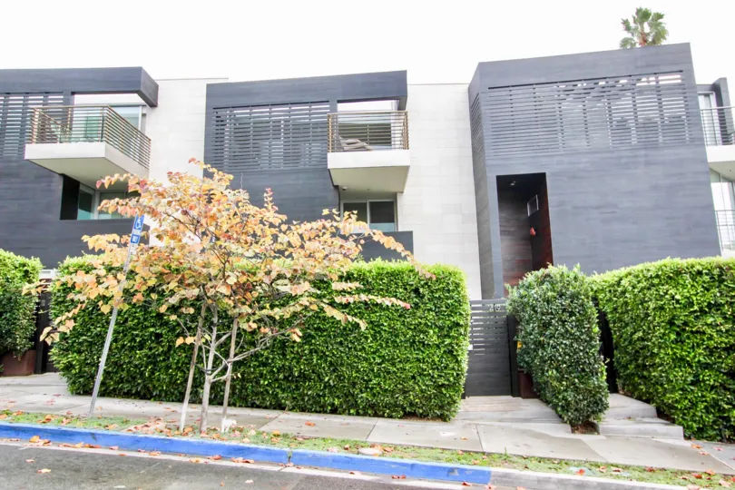 Three villa's in the Six By Sebastian Mariscal looks like a similar structure