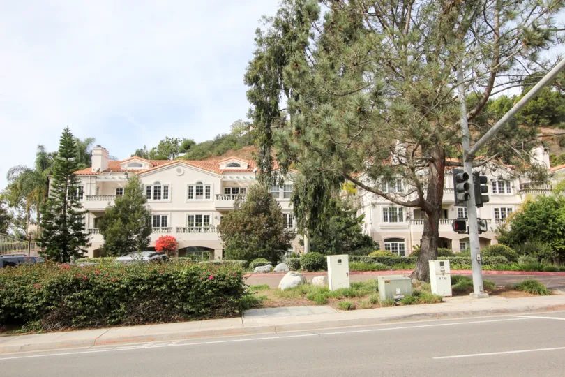 beautiful view of a big house in the community of st tropez