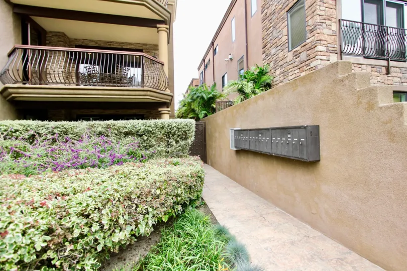 Picturesquely formed garden with gracious balcony of Venezia.