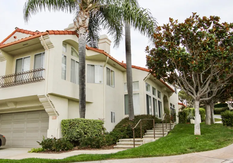 Beautiful landscaping with green trees in Ventana community