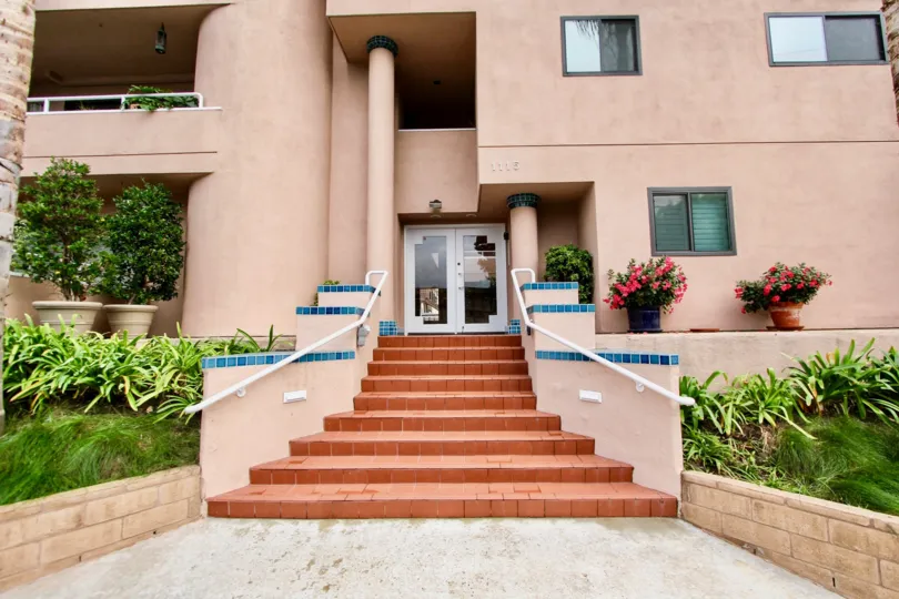 A sunny day in the area of Villa Italia, entrance to apartment building, stairs