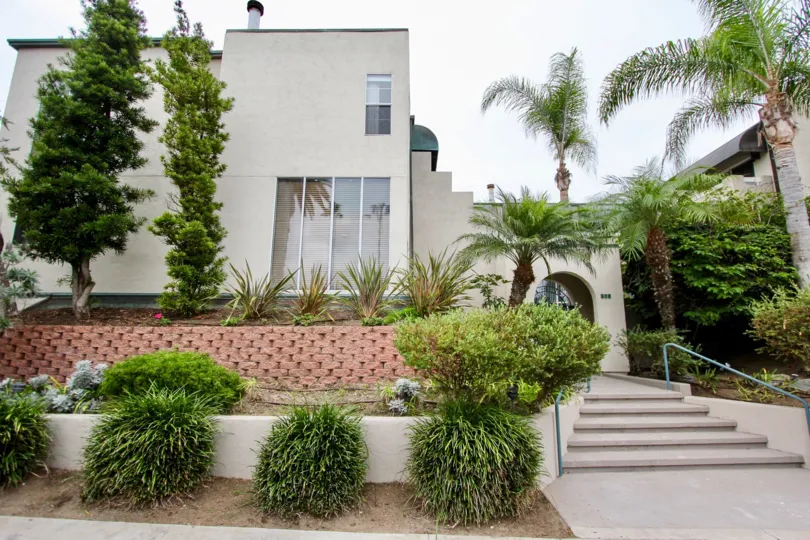 Wind N Sea IN LA JOLLA FABULOUS BUNGALOW WITH BEAUTIFUL TREE AND CLEAN WAY VISIT WITH FAMILY IN WEEKEND