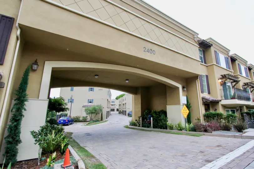 Excellent approach view of Villas with garden and parking in Ziani of La Jolla