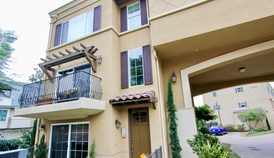 Ziani's pink & purple town homes in La Jolla CA near a street