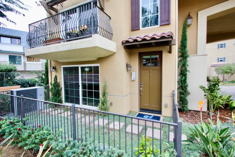 Beautiful, multi-story town home with fenced patio in La Jolla, CA