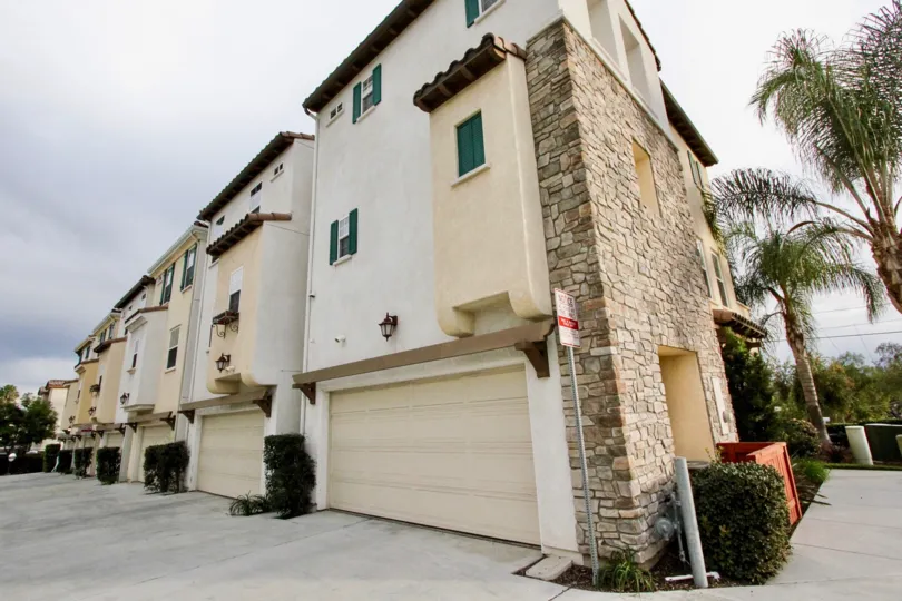 Excellent view of villas with palm trees and parking place in Belvedere of La Mesa