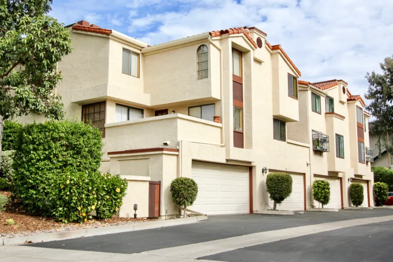 In Daybreak community, Apartments with plants and bushes of city La Mesa