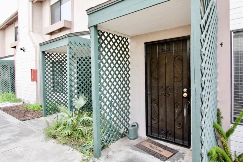 ALT="La Mesa Villa Condos Community at La Mesa in California"