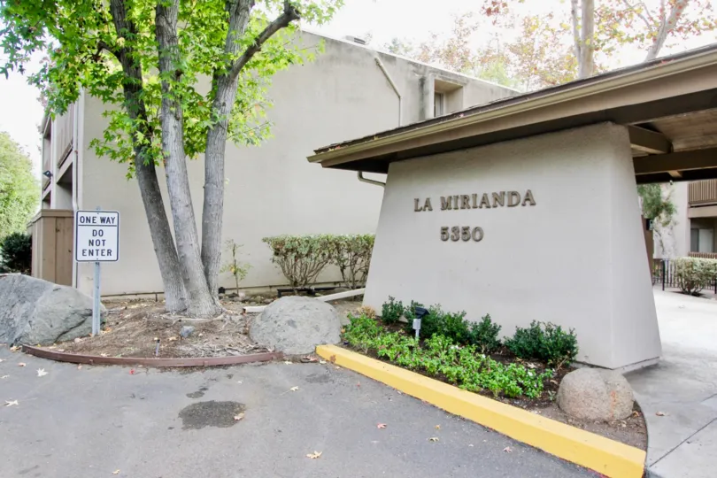 THE 5350 APARTMENT IN THE LA MIRANDA WITH THE ONE WAY BOARD, TREES, PLANTS