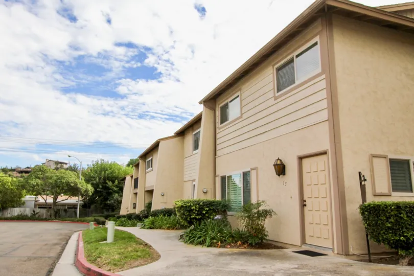 Right-side view of two-storey townhomes in Lake Glen Park neighborhood.