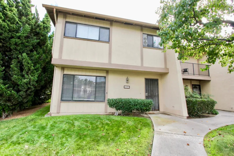 The front entrace to one of the Lake Glen Park apartments in La Mesa, California