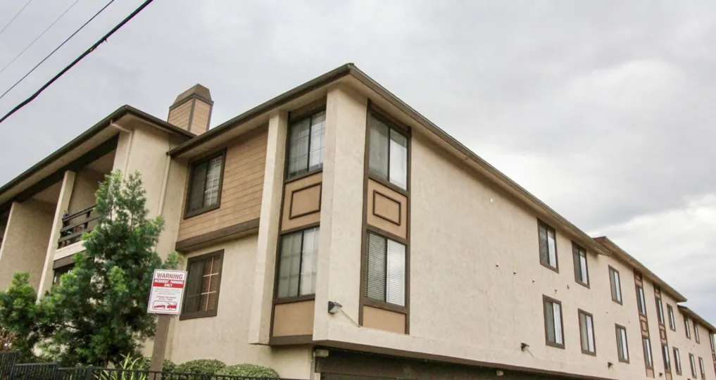 ALT="Park Bluffs Community at La Mesa in California"