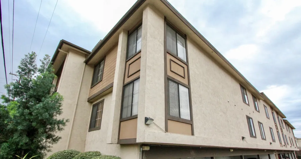 ALT="Park Bluffs Community at La Mesa in California"