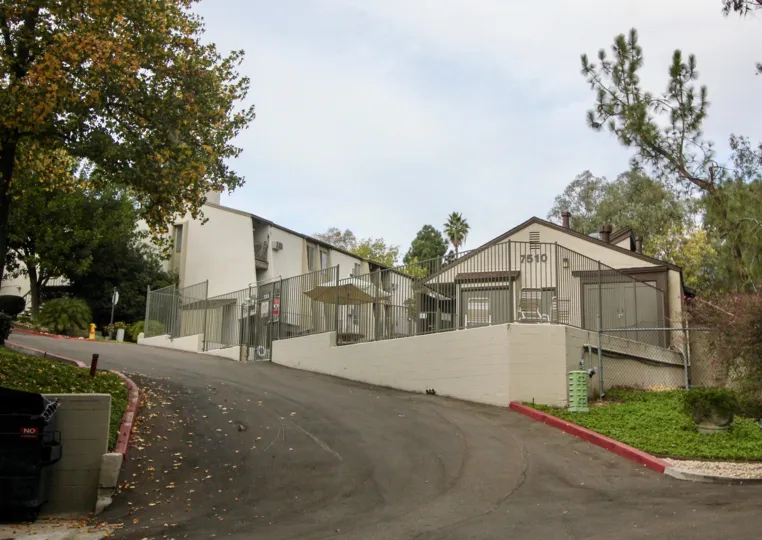THE 7510 APARTMENT IN THE PARKWAY POINTE WITH THE UMBRELLA, TREES, THAR ROAD