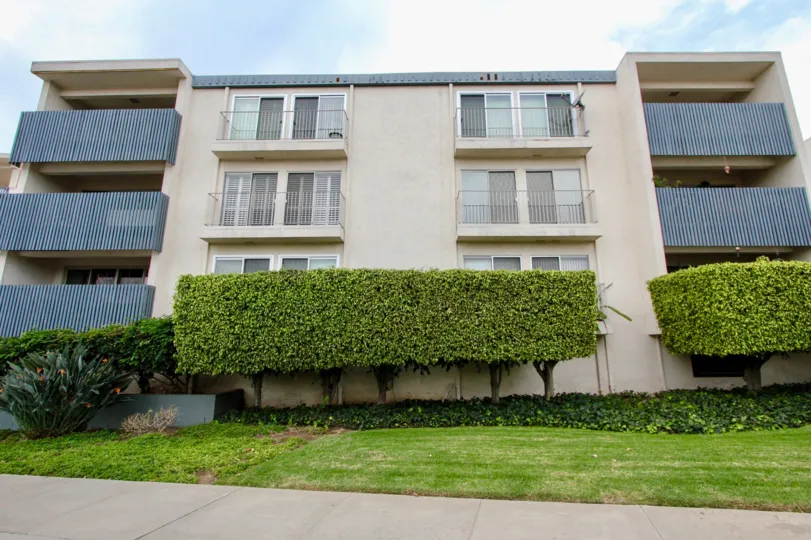 ALT=" Rosehedge Manor Community at La Mesa in California"