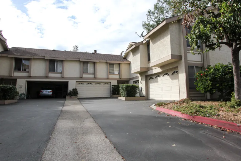 THE APARTMENT IN THE STRAWBERRY HILLS WITH THE SHUTTER, CAR PARKING, DISH ANTENNA