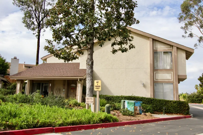 Beautiful villa with trees and garden in strawberry Hills of La Mesa