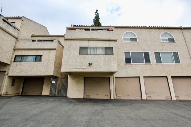 Villas with ample space for parking in Villa De Fanta of La Mesa