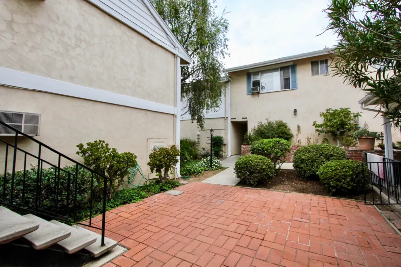 ALT="Williamsburg Square Community at La Mesa in California"