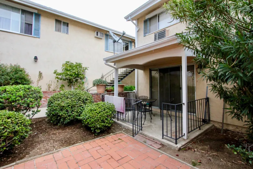 Williamsburg Square La Mesa California house with large garden and balcony