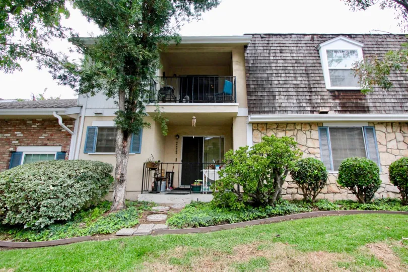 ALT="Williamsburg Square Community at La Mesa in California"