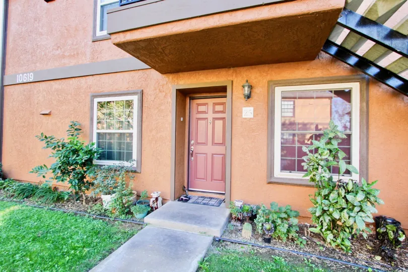 Arbor Ridge, Mira Mesa ,California, old building, lawn