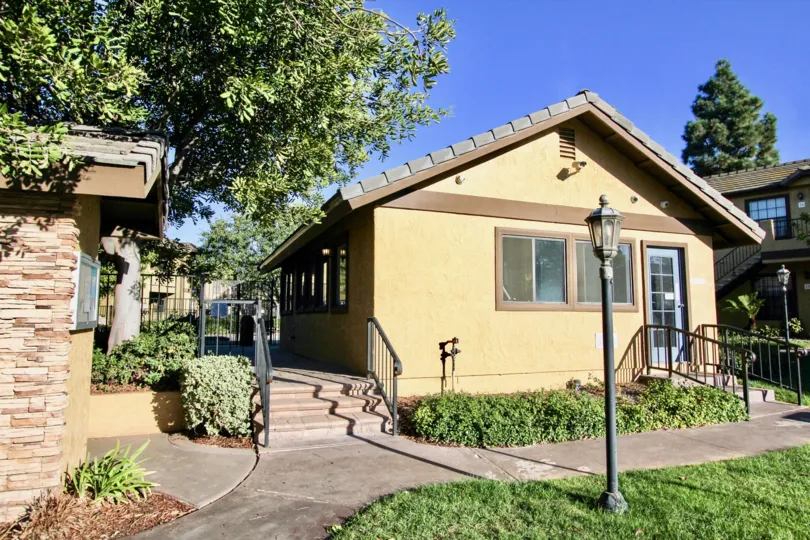 Arbor Ridge Community in the city of Mira Mesa, California, Cool Green living