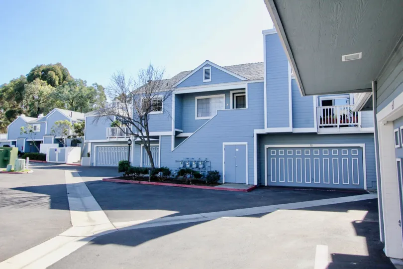 Wonderful Blue colour villa in Canyon Colony with a road point in Mira Mesa