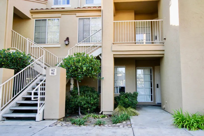 Canyon Park Villas  ,Mira Mesa ,: California, old building, plants