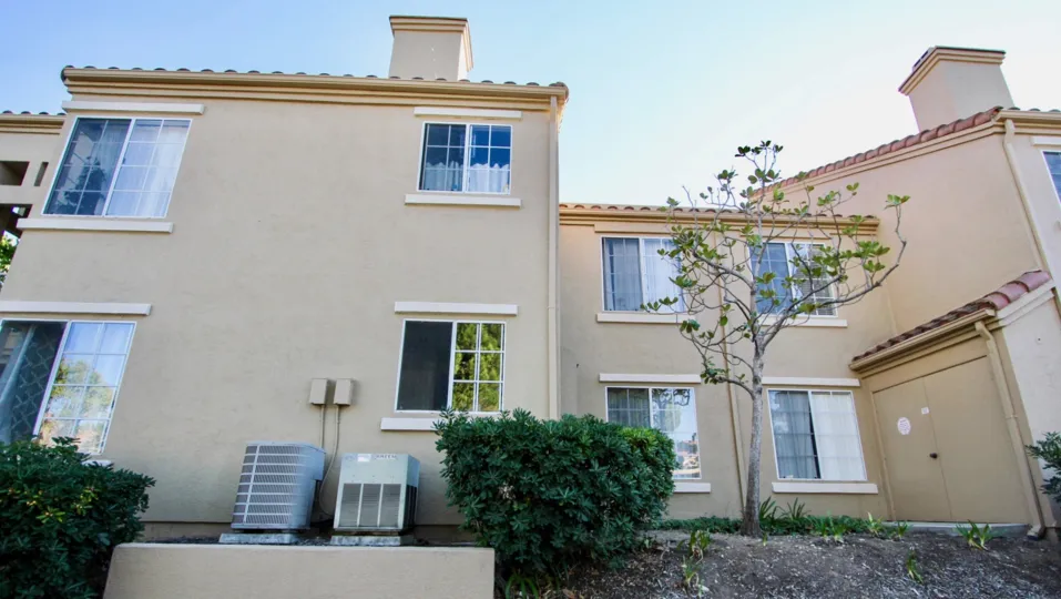 THE APARTMENT IN THE CANYON PARK VILLAS WITH THE AC, TREES, PLANTS, WINDOWS
