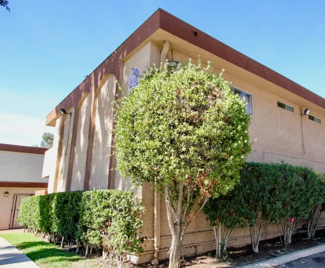 Carroll Canyon Gardens,Mira Mesa,California, beige building, tree