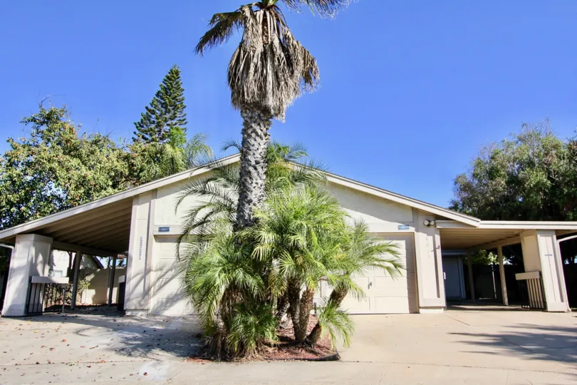 Beautiful Home and driveway with garage in nice Community