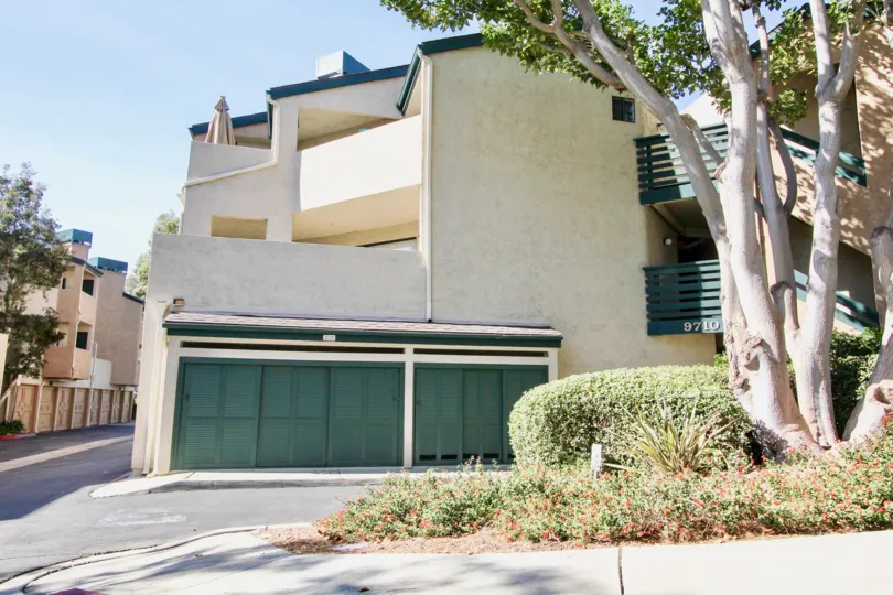 THE 9710 APARTMENT IN THE CREEKSIDE WITH THE BALCONI, SHUTTERS, TREES, PLANTS