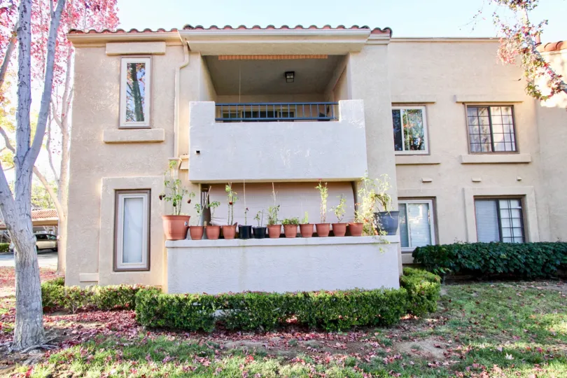 High Ridge  , Mira Mesa  : California, balcony,white sky