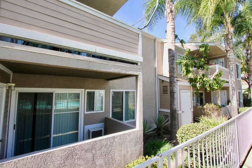 A SUNNY DAY IN THE MIRABELLA POINT WITH A HOUSE THAT IS IN THE GATED COMMUNITY