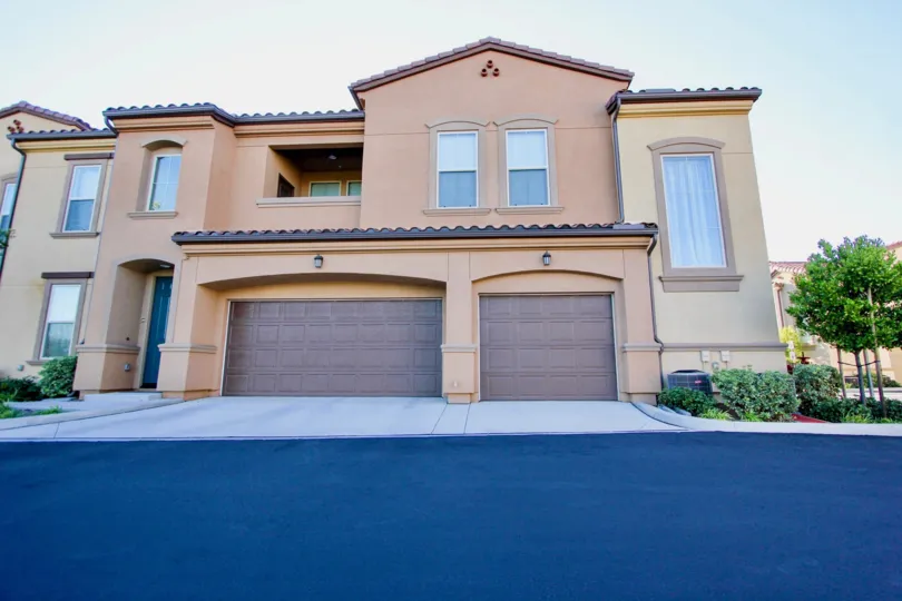 Sorrento Terrace  , Mira Mesa , California,mauve building,  plants