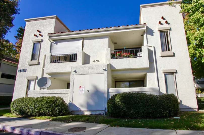 THE APARTMENT IN THE VILLAS AT CAPRICORN WITH THE GRASS, PLANTS, TREES, ROSE PLANT, DISH ANTENNA