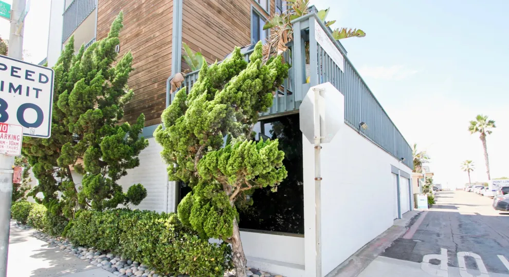 MISSION BEACH is a scenic 2 hour drive South of Cairns and is the gateway to Dunk & Bedarra Islands. Self driving from Cairns is recommended or transfers can be arranged from the Cairns Airport. Mission Beach Village has a selection of restaurants, cafes 