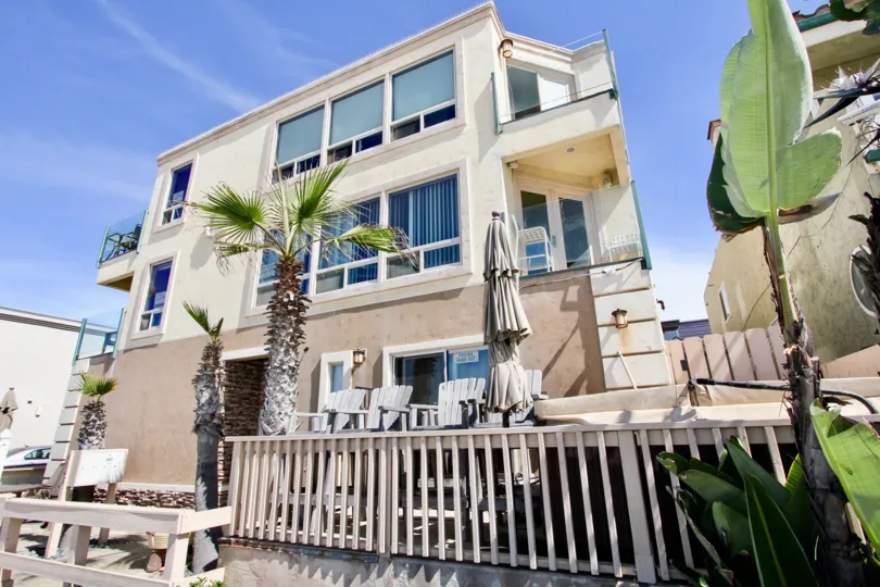 3243 Ocean Front Walk NICE AND ATTRACTIVE BUNGALOW WITH BALCONY COMFORTABLE WHETHER NICE TREE CLEAN WAY
