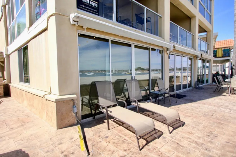 The world's renowned restaurants, shops, galleries, and the white sands of the Carmel Beach. You will find yourself just a short drive away from the Monterey Peninsula's many attractions such as the world famous Pebble Beach and it's renowned golf courses