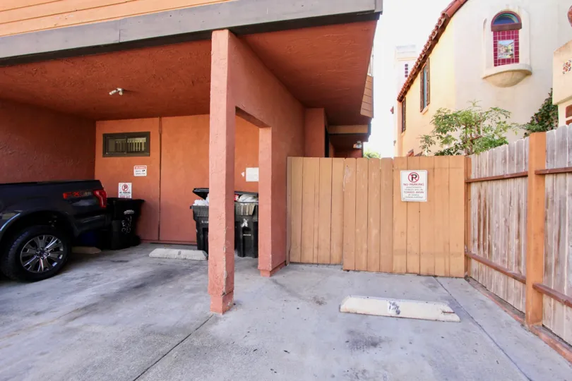 House entrance of casa deal in the city of mission beach from california