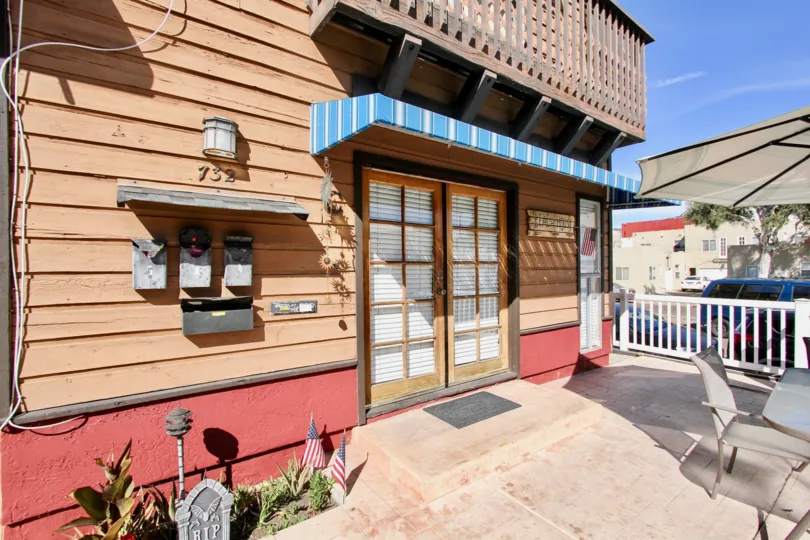 simple yet rustic and vintage but upscale community living