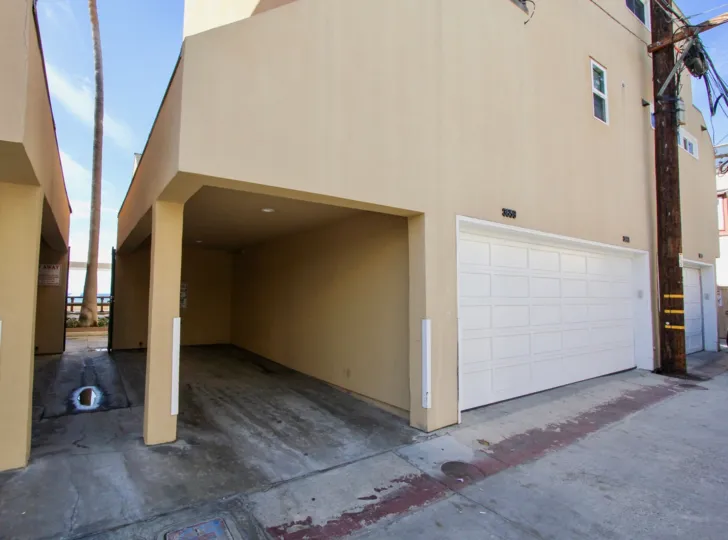 Private garages and carports at Far Horizon in Mission Beach, California