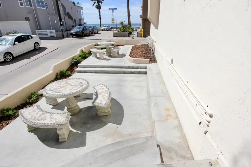 Outdoor view of Mission Beach Villas within walking distance of the ocean in Mission Beach, CA