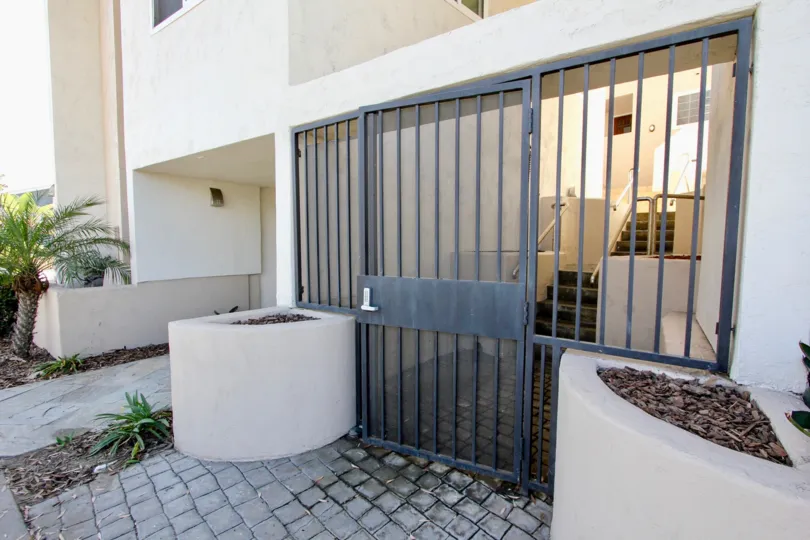 Mission Beach Villas IN MISSION BEACH VERY ATTRACTIVE PLACE NICE TREE CLEAN WAY BEAUTIFUL DESIGN COME IN WEEKEND