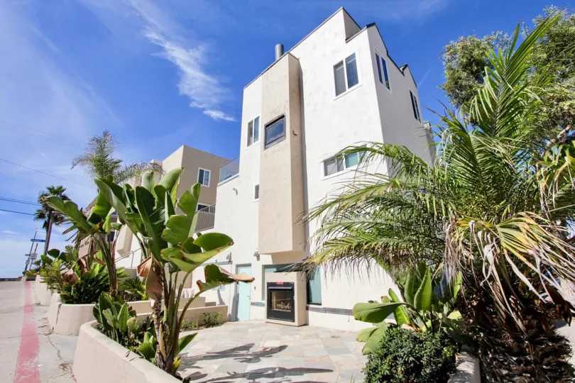 Clean space with outside fireplace in Mission Beach California